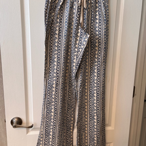 Patterned Wide Leg Pants - Picture 3 of 4